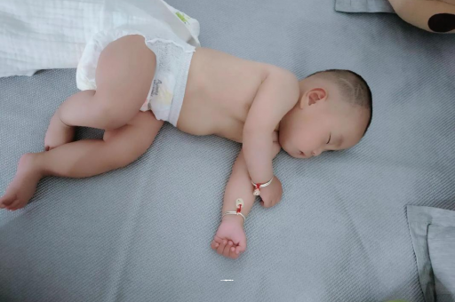 甘肃几个月宝宝会抬头